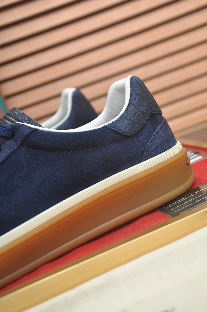Men's men's shoes 💰580💶[𝐥𝐨𝐫𝐨 𝐏𝐢𝐚𝐧𝐚] lp classic loafers, an Italian treasure brand, the only brand that can match Hermès! Only after wearing it do we realize that we cannot let down our feet. The upper is imported cashmere, the lining of water-dyed cowhide ➕ the cowhide feet, the official original glass rubber outsole, and the pendant. Exclusive original packaging (tag ➕ brand paper ➕ outer box ➕ hand bag) code number: 38-46 (45 46 customized)
